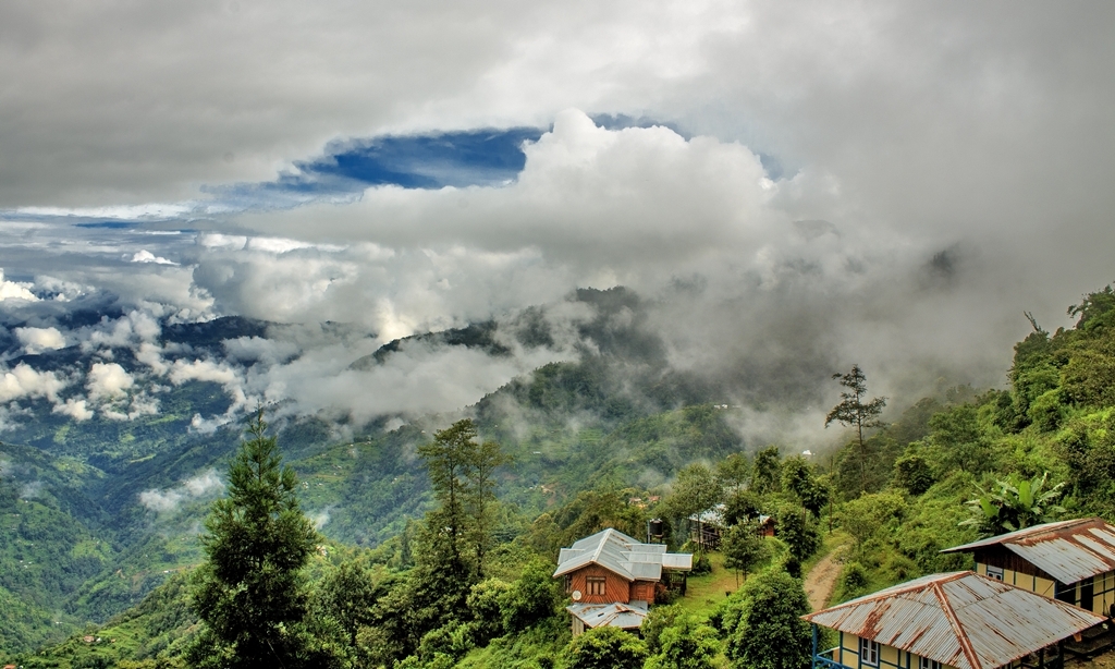 Kolakham-floating-in-the-clouds